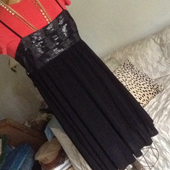 Black sequined dress - Picture 1 of 4